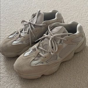 Yeezy 500 blush colour